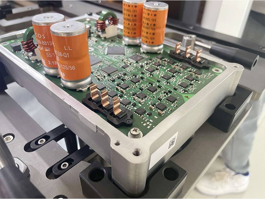 非标汽车电子铜片夹持全自动焊接机